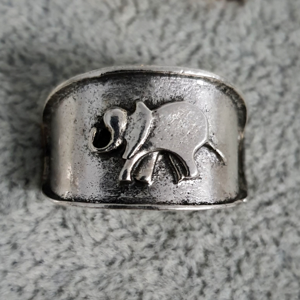 Men's Silver Elephant Thumb Ring
